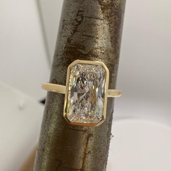 2.05 carat d VVS2 radiant cut lab diamond bezel solitaire engagement ring - Picture 10 of 10